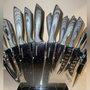Black and Gray Knife Set